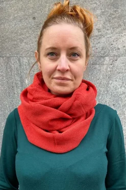 Best Slätstickad tubsjal Ljusröd Halsdukar & Sjalar